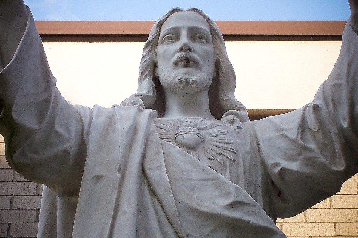 web-sacred-heart-statue-mimi-anderson-cc
