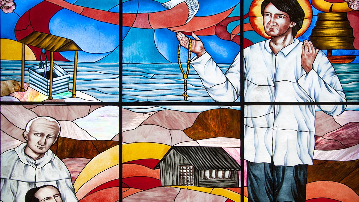 web-saint-lawrence-ruiz-stained-glass-fr-lawrence-lew-op-cc
