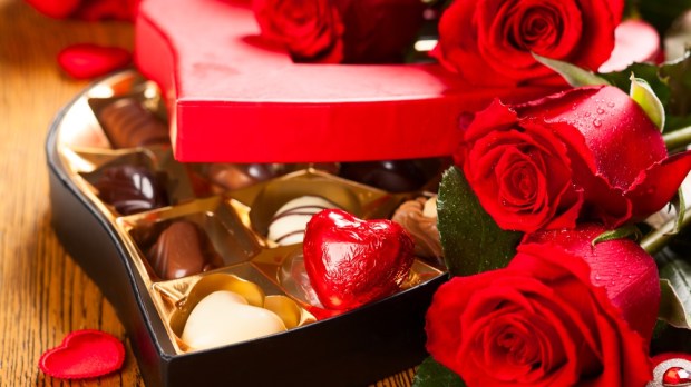 web-valentines-day-flowers-chocolate-sarsmis-shutterstock