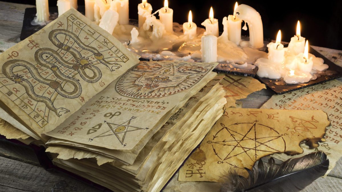 web_grimoire_candles_vera_petruk_shutterstock_215953261