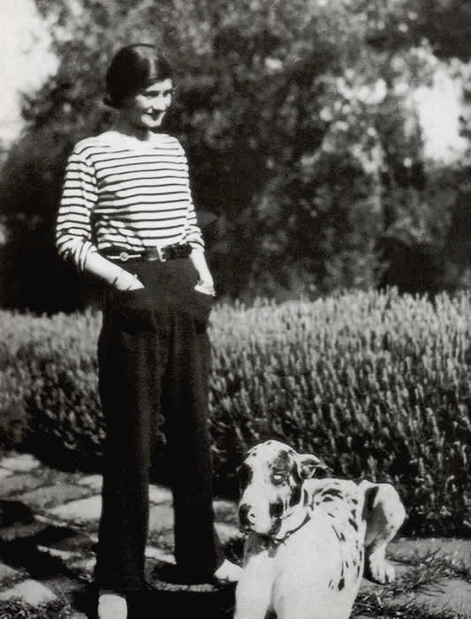 Gabrielle_Chanel_en_marinière