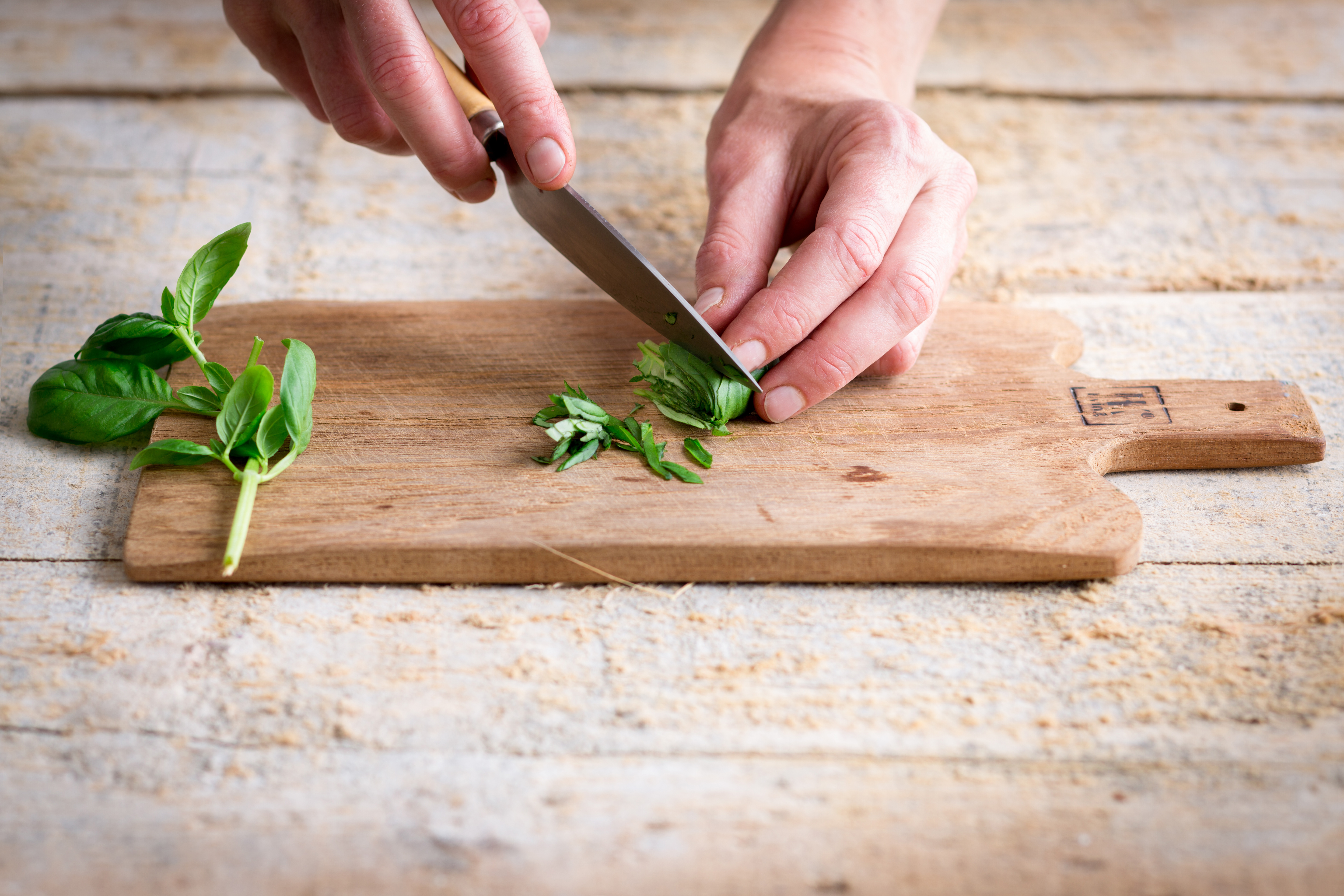 CHOPPING,HERBS