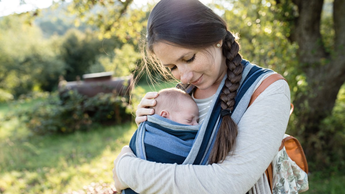 WEB3-SLINGS-MOTHER-CHILD-OUTSIDE-ISTOCK