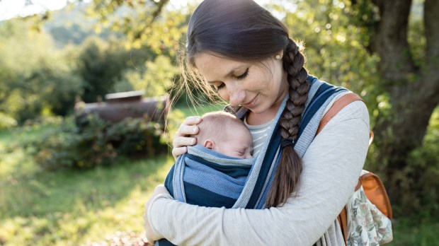 WEB3-SLINGS-MOTHER-CHILD-OUTSIDE-ISTOCK