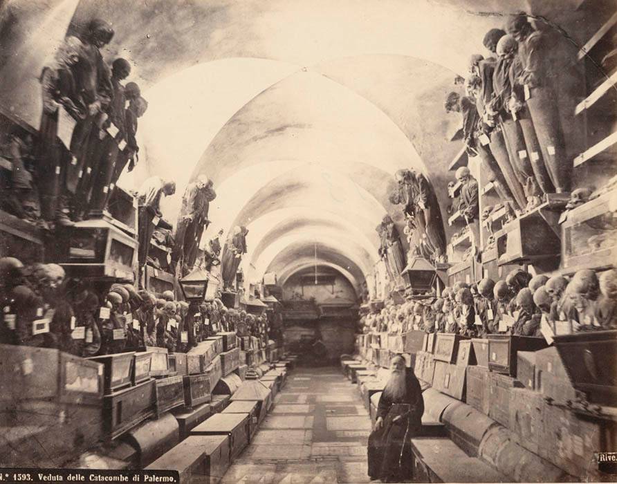 rive_roberto_18-1889_-_n-_1593_-_veduta_delle_catacombe_di_palermo