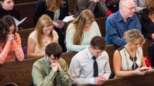 web-mass-people-kneeling-catholic-diocese-of-saginaw-cc