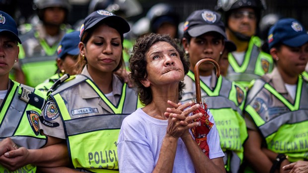 web-venezuela-protest-woman-000_kk8ji-juan-barreto-afp-ai