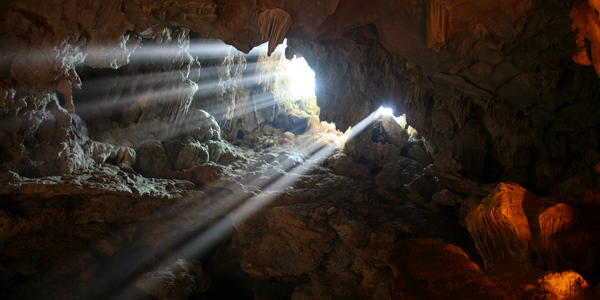 WEB3-CAVE-SUNLIGHT-shutterstock_553068889-Jovan-Milosevic-Shutterstock