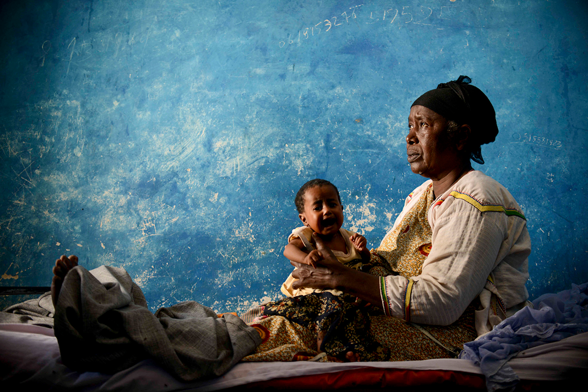 WEB3-SOMALIA-AFRICA-CHILD-CAREGIVER-HANDS-FEATURE-IMAGE-UN-Photo-Tobin-Jones