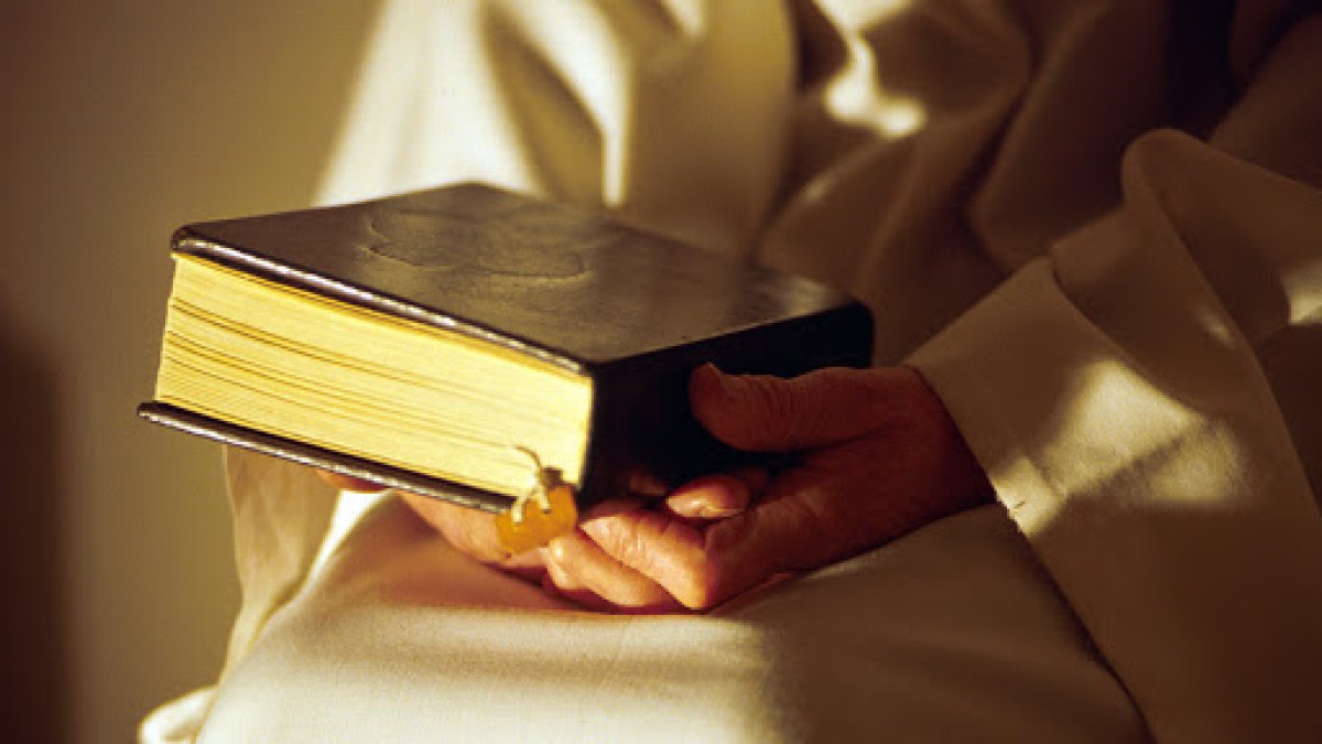 All priests, monks, and nuns pray the breviary – fr