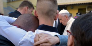 Pope reveals who inspires him to spend Holy Thursday with prisoners