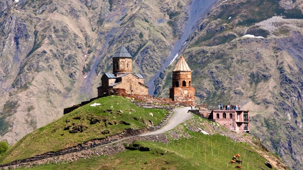 Khevi,_Georgia_—_View_of_Gergeti_Trinity_Church