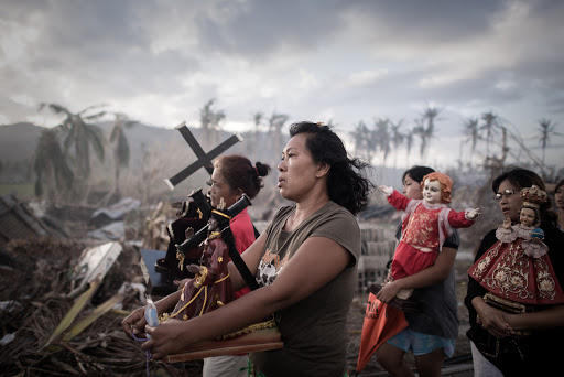 Survivors of Super Typhoon Haiyan march during a religious procession &#8211; fr