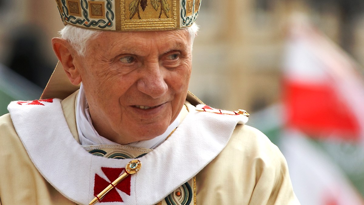 Pope Benedict XVI greets the Faithful in Saint Peters Square