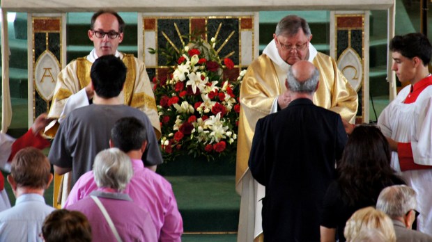 web-3-communion-line-church-blessed-sacrament-eucharist-people-mass-alwyn-ladell-flickr
