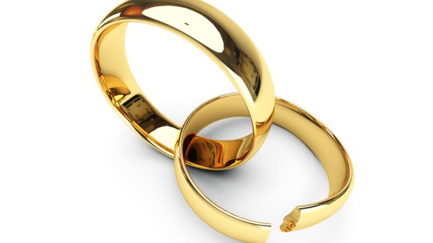 WEB RING BROKEN MARY DIVORCE © sprinter81 &#8211; Shutterstock