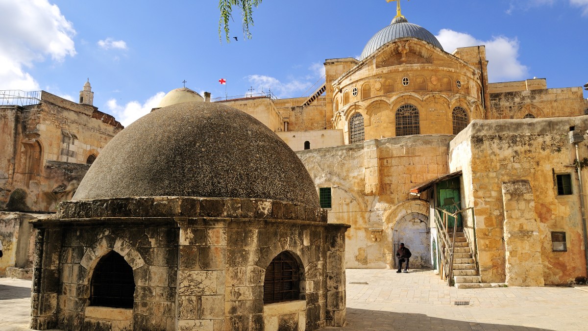 WEB3 AT011 HOLY SEPULCHRE JERUSALEM Martin Froyda Shutterstock 02
