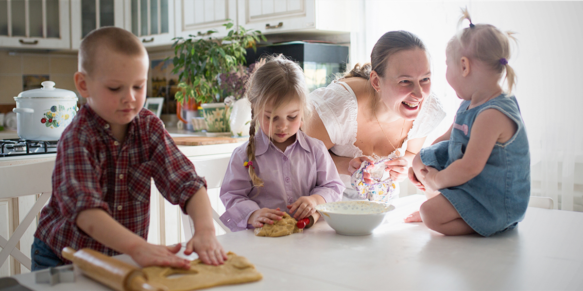 WEB3-CHILD-CHILDREN-DAUGHTER-SON-MOTHER-COOKING-BAKING-KITCHEN-Shutterstock