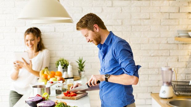 WEB3 COUPLE MARRIED KITCHEN COOKING CHOPPING Shutterstock