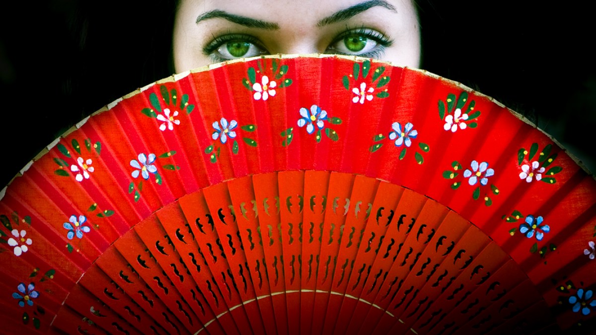 WEB3 DEVIL DIME STORE RED Jose AS Reyes shutterstock_16987447