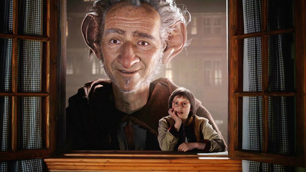 WEB3-DISNEY-BFG-GIANT-WINDOW-SMILE-RUBY-BARNHILL-2016-WALT-STUDIOS-Walt-Disney-Studios-Motion-Pictures