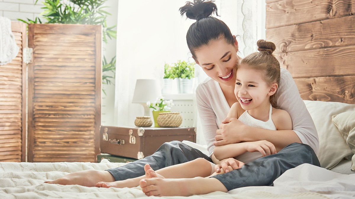 WEB3 MOM BED TODDLER BEDROOM HAPPY Shutterstock