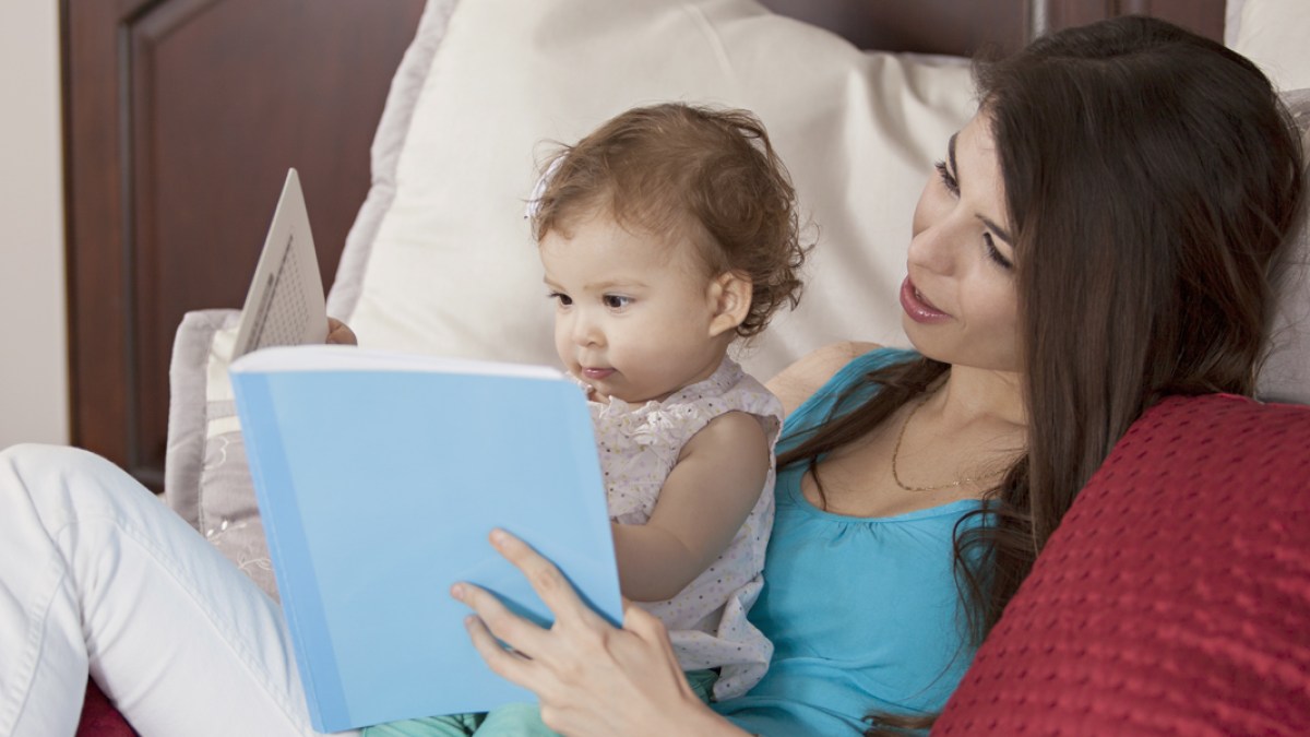 WEB3 MOM CHILD BOOK STORY TIME BEDTIME Shutterstock