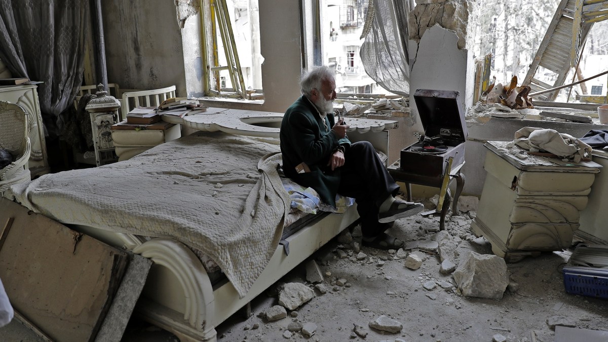 WEB3-PHOTO-OF-THE-DAY-ALEPPO-MAN-SMOKING-Joseph-Eid-AFP
