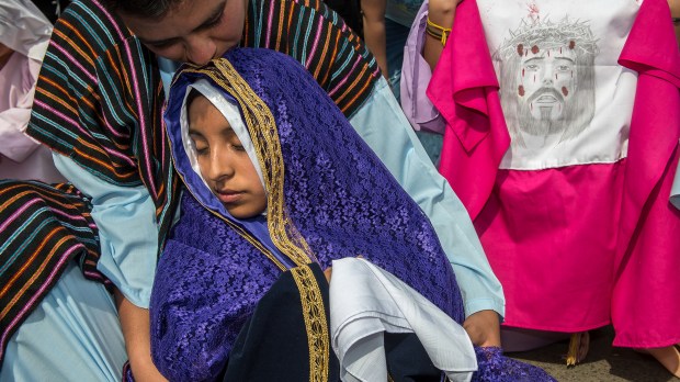 WEB3-PHOTO-OF-THE-DAY-HOLY-WEEK-MEXICO-VERONICA-FULL-SIZE-000_Mvd6510911-Omar-Torres-AFP