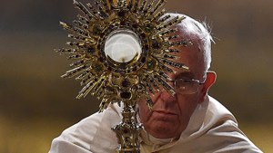 web3-pope-francis-eucharist-adoration-afp.jpg