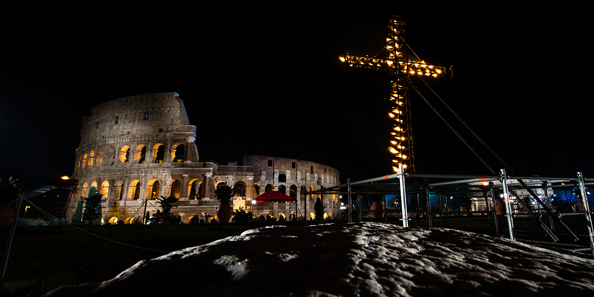 WEB3-SOTC-VIA-CRUCIS-COLOSSEUM-Antoine-Mekary-Aleteia