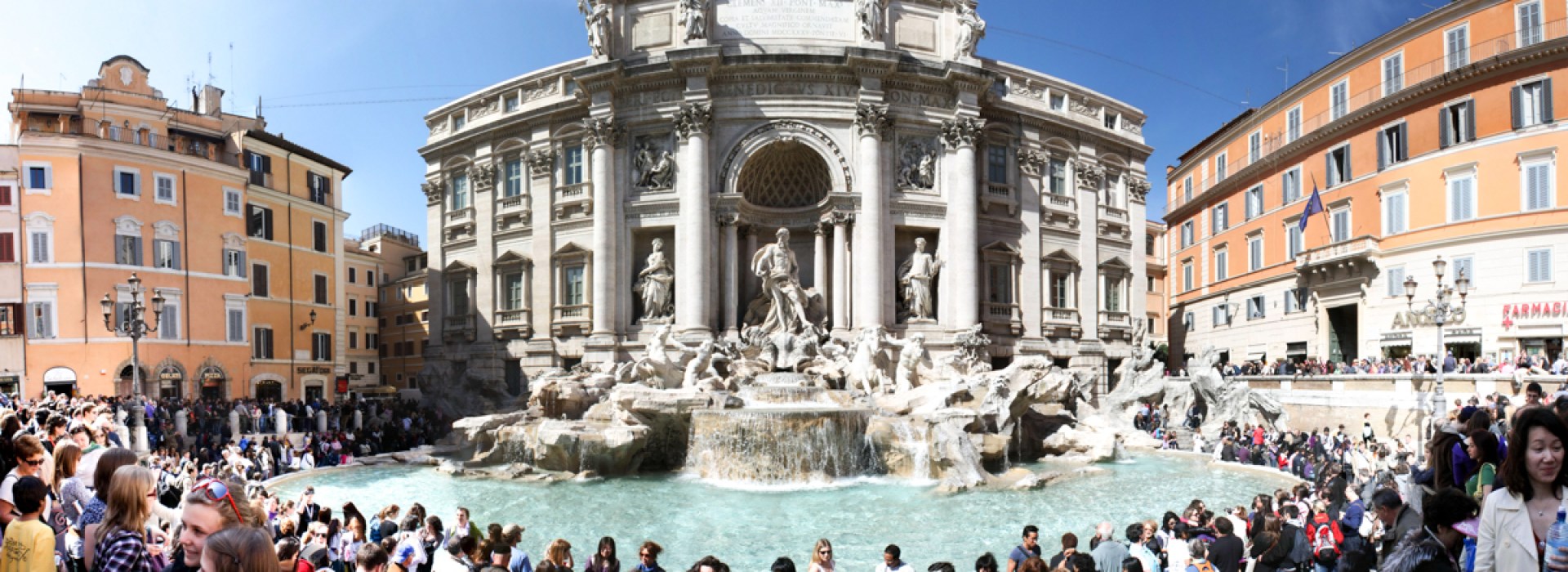 WEB3 TREVI FOUNTAIN CROWD Roncoa CC 4501149492_661d1a6fa5_o_(1)