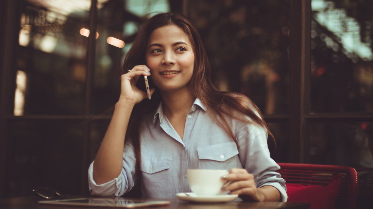 web3-woman-talking-phone-coffee-cafe-chevanon-photography-pexels