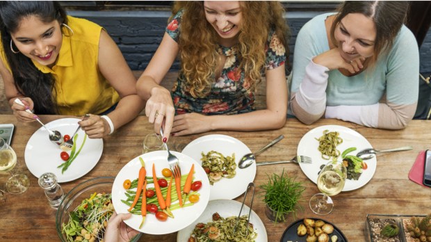 WEB3 DINNER WITH FRIENDS HEALTHY EATING MEAL TOGETHER Shutterstock
