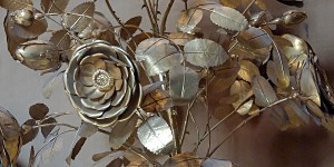 Pope Francis offers “Golden Rose” to Our Lady of Fatima