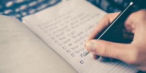 How writing old-fashioned to-do lists improves your productivity