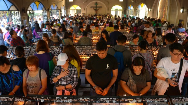 WEB3-PHILIPPINES-CATHOLIC-CANDLES-000_M68WW-Ted-Aljibe-AFP