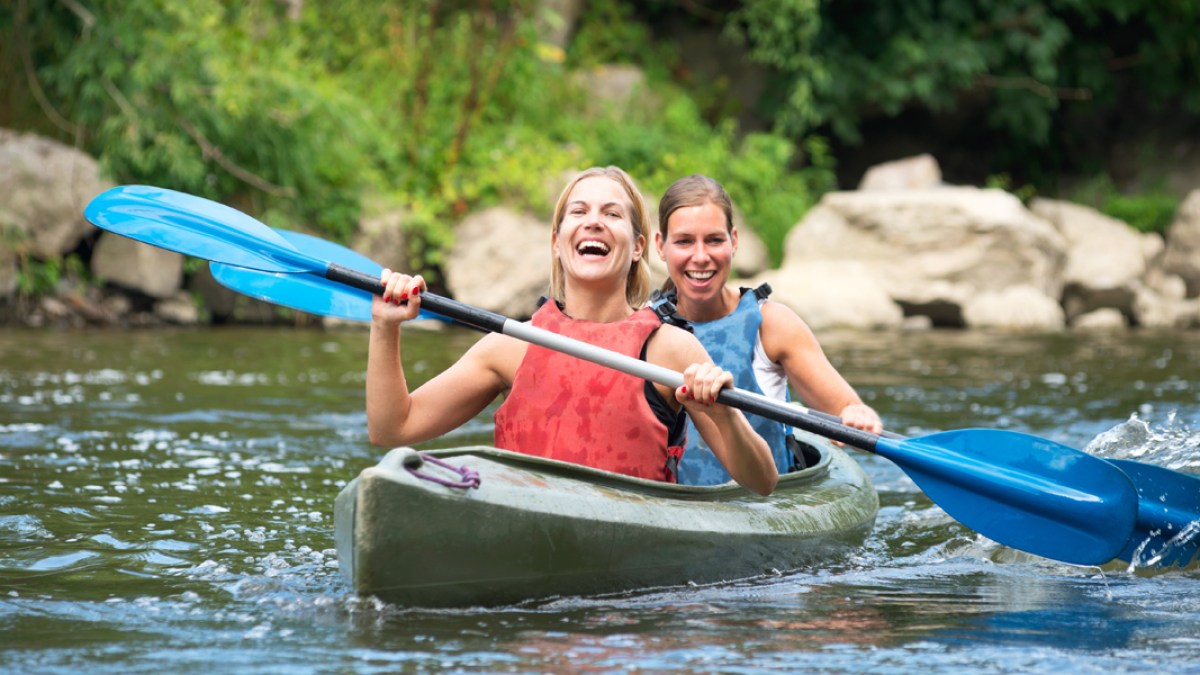 WOMEN KAYAKING