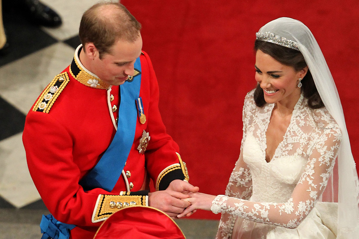 web-wedding-prince-william-kate-ring-000_dv943149