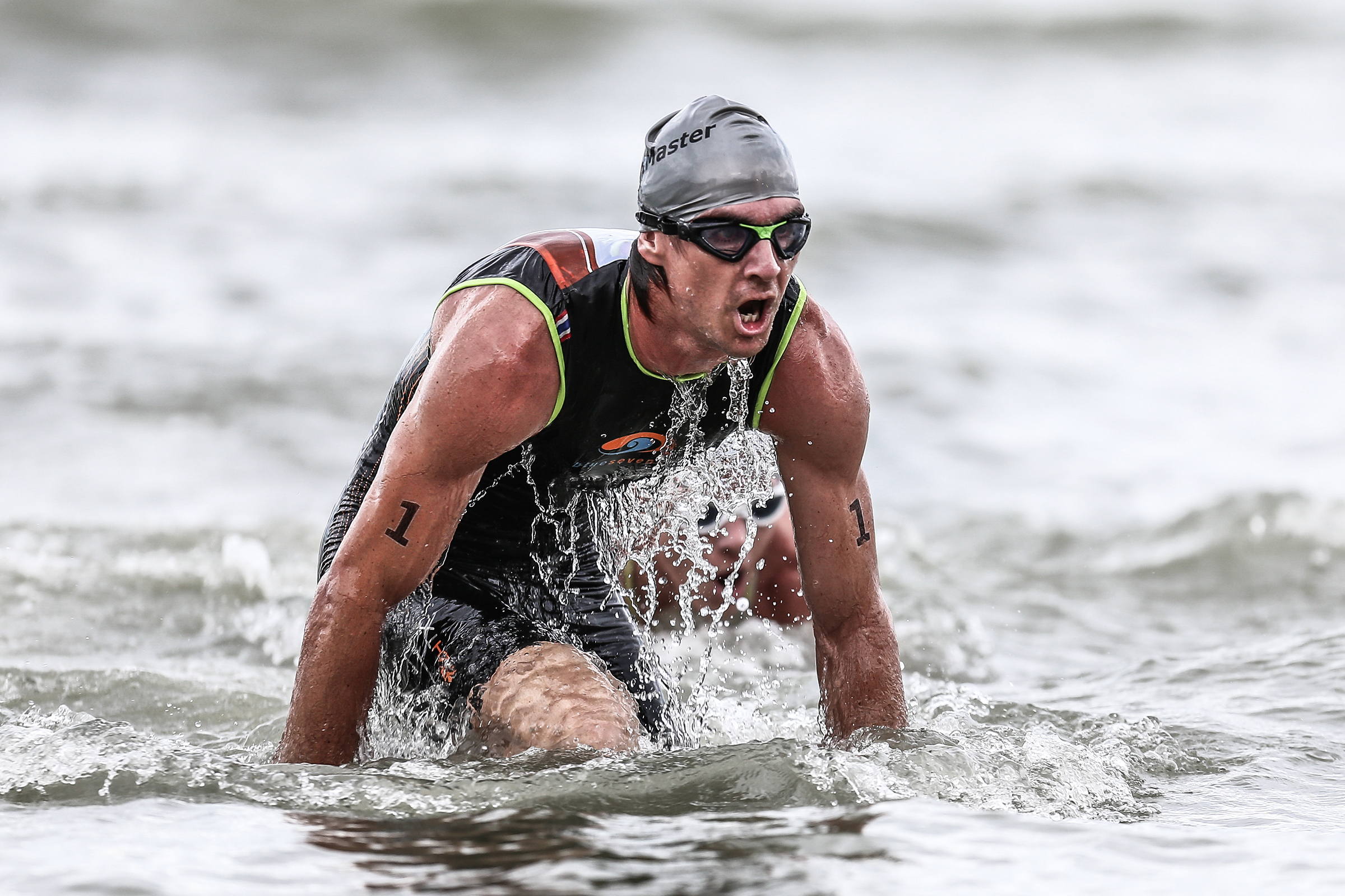 SWIMMER OPEN WATER TRIATHLON