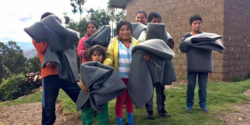 WEB3-PERU-RECYCLE-CHILDREN-BOTTLES-facebookAsociacionReciclando