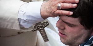 Pope: the stigmata teach us to help those who are wounded