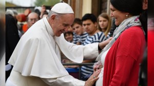 POPE FRANCIS BLESSES PREGNANT WOMAN
