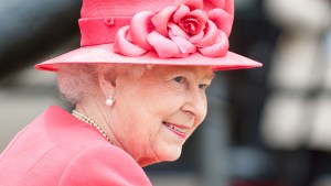 WEB3-QUEEN-ELIZABETH-UK-ENGLAND-PORTRAIT-PINK-shutterstock_114857485-By Shaun Jeffers-AI