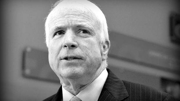 800px-John_McCain_-_Guard_Association_of_the_United_States_General_Conference