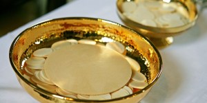 Italian priest discovers &#8216;miraculous&#8217; hosts preserved from earthquake