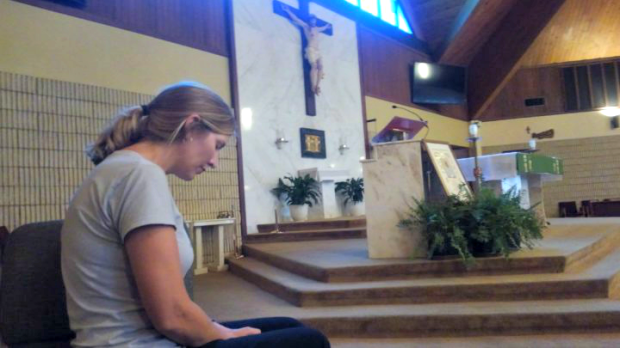 Director-of-Discipleship-formation-Theresa-Prejean-praying-for-the-cho&#8230;-720&#215;406