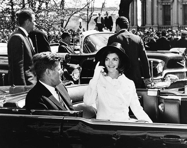 JACKIE KENNEDY-US-John_and_Jacqueline_Kennedy_27_March_1963-Abbie Rowe, National Park Service-PD