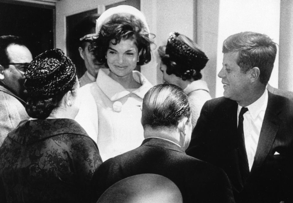 JACKIE KENNEDY-US-President_and_Mrs_Kennedy_in_Venezuela-Cecil Stoughton, White House-PD