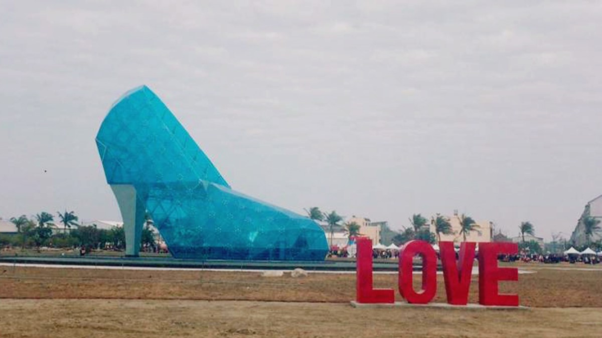 HIGH HEEL CHURCH,UGLY CHURCH,CINDERELLA CHURCH